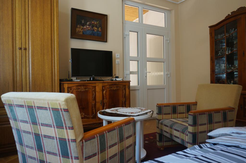 Honvéd apartmanház Balatonlelle Exterior foto